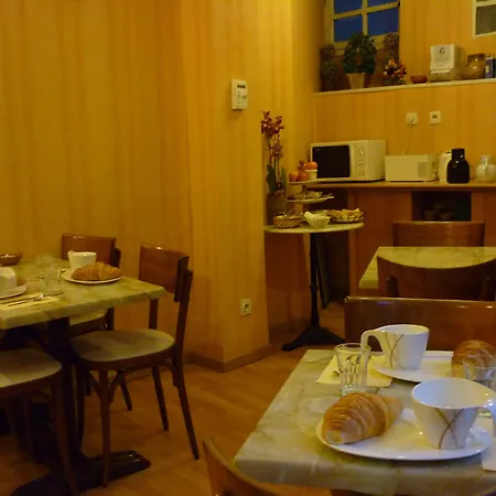 Du Centre Hotel *